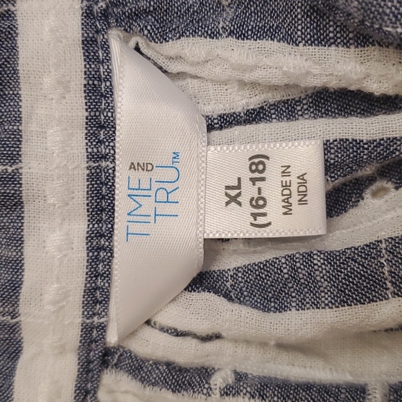 Time & Tru Cotton Top - Picture 2 of 5